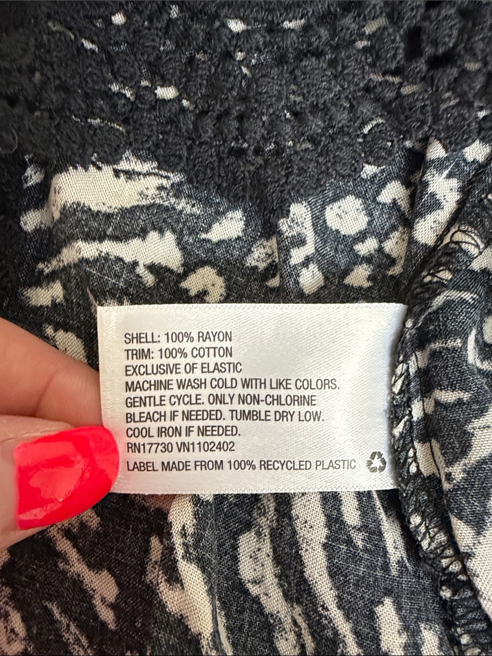 Mossimo Supply Co. Black and Cream Printed Lace-Hem Tank Top - Picture 5 of 5